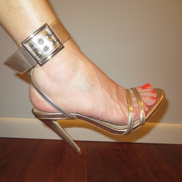 NIB STEVE MADDEN Gold High Heel Sandals - Picture 6 of 8